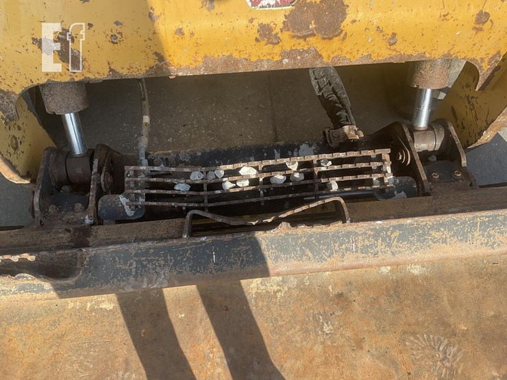 2021-caterpillar-279d3-image-12