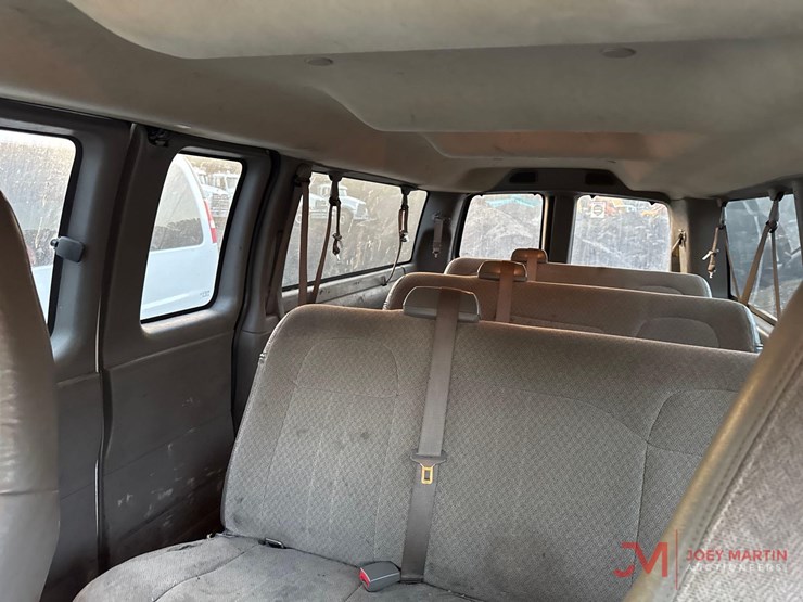 2018-chevrolet-3500-image-16