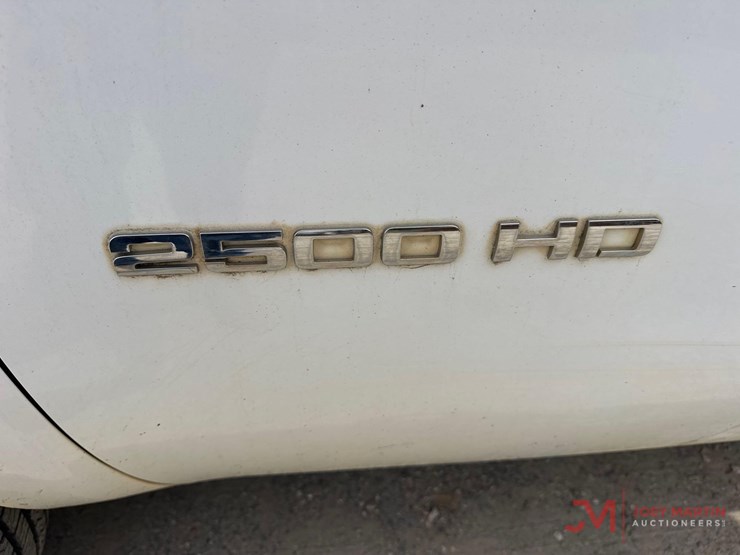 2010-chevrolet-silverado-2500-image-11