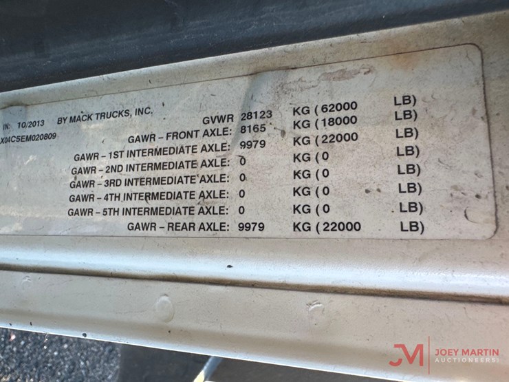 2014-mack-gu713-grantie-tri-axle-dump-truck-image-29