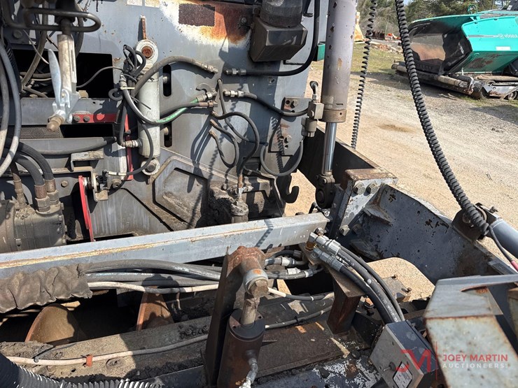 vogele-vision-5200-2-tracked-asphalt-paver-image-21