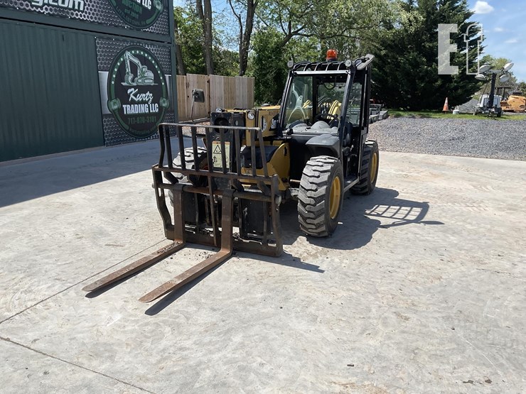2015-caterpillar-th255c-image-8