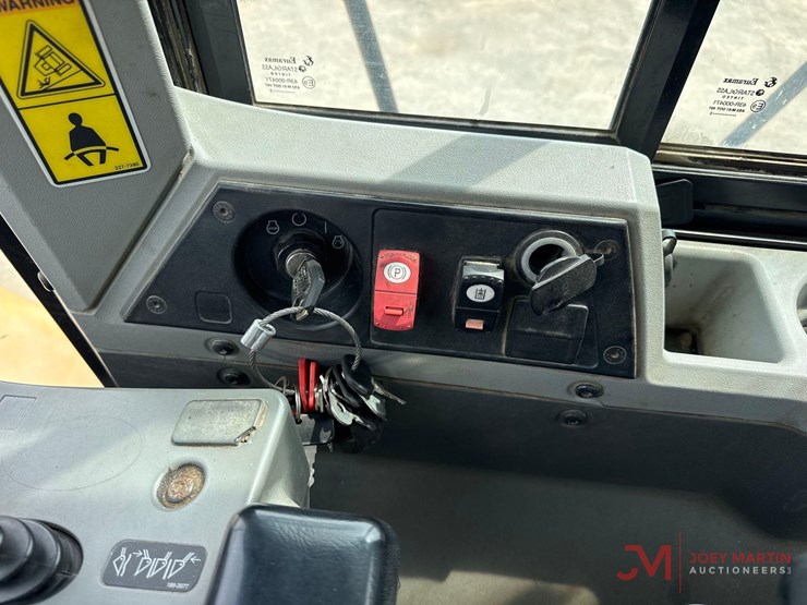 2013-caterpillar-950k-image-32
