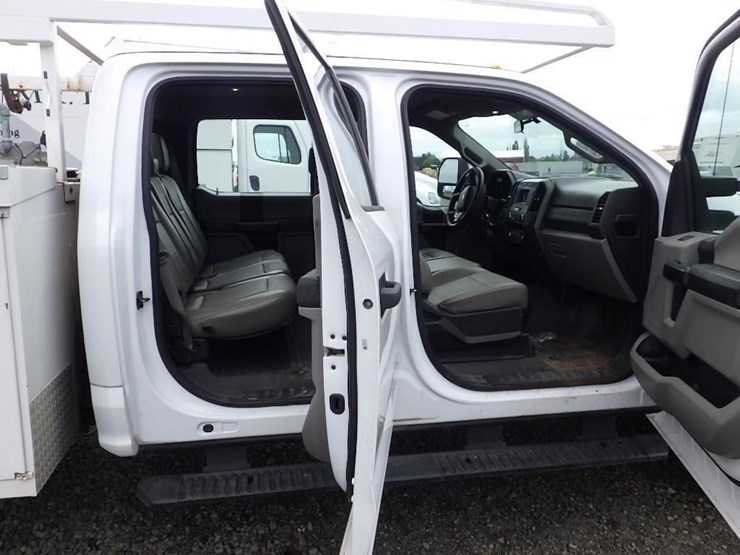 2020-ford-f550-image-18