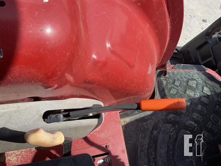 2017-case-ih-farmall-140a-image-11