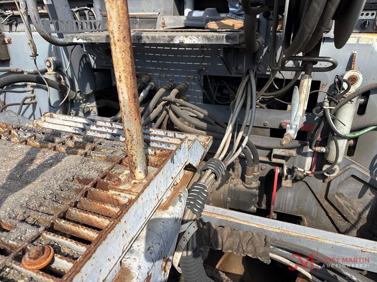 vogele-vision-5200-2-tracked-asphalt-paver-image-19