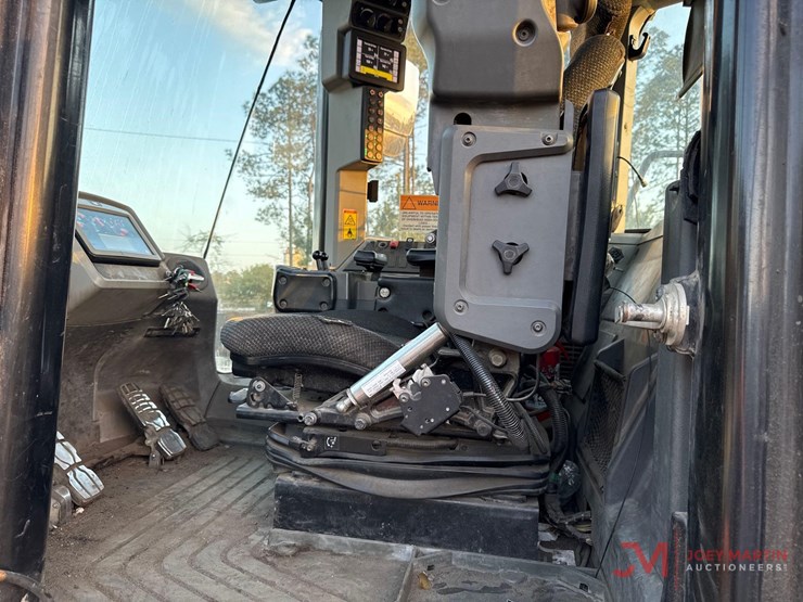 2015-caterpillar-972k-image-19