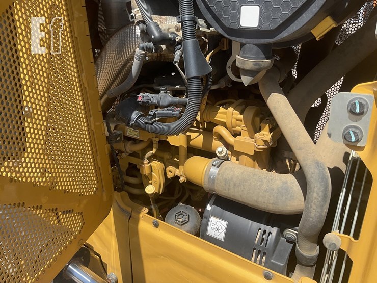 2022-caterpillar-d1-image-18