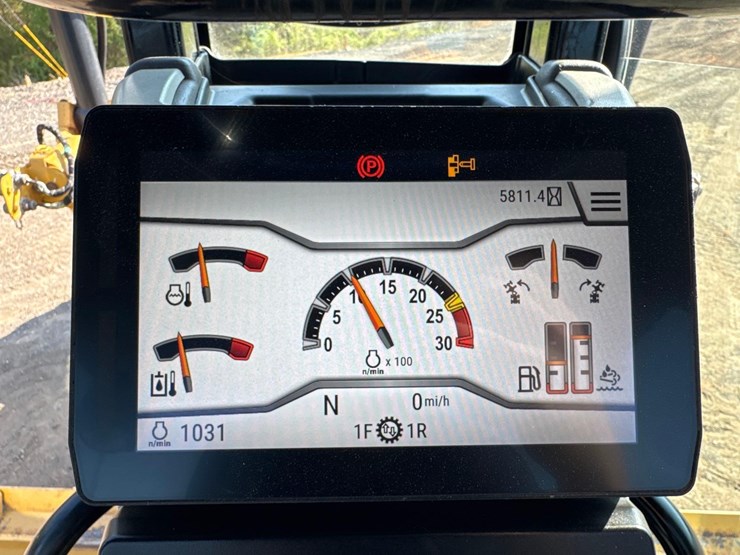 2019-caterpillar-120-image-28