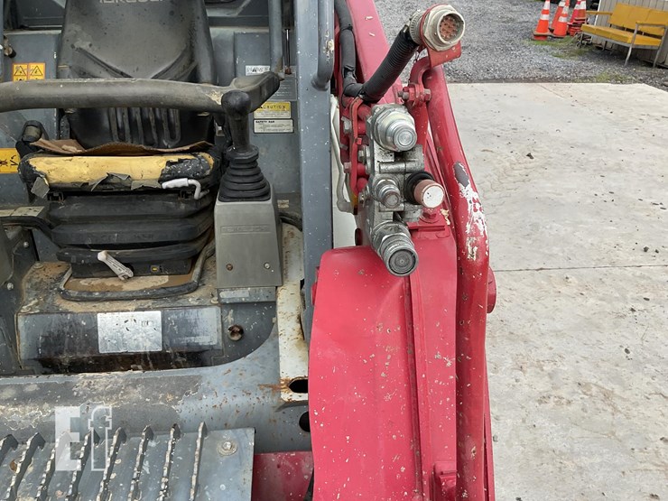 2016-takeuchi-tl8-image-13