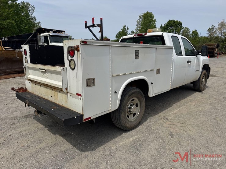 2010-chevrolet-silverado-2500-image-3