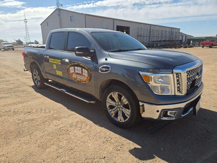 2017-nissan-titan-image-2