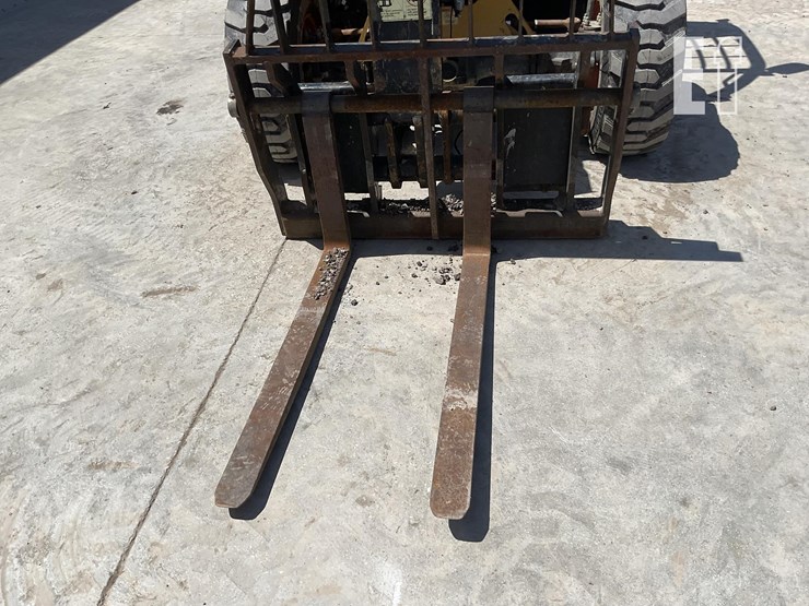 2015-caterpillar-th255c-image-9