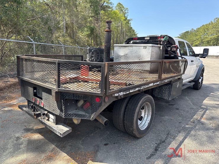 2014-ram-5500-heavy-duty-flatbed-truck-image-2