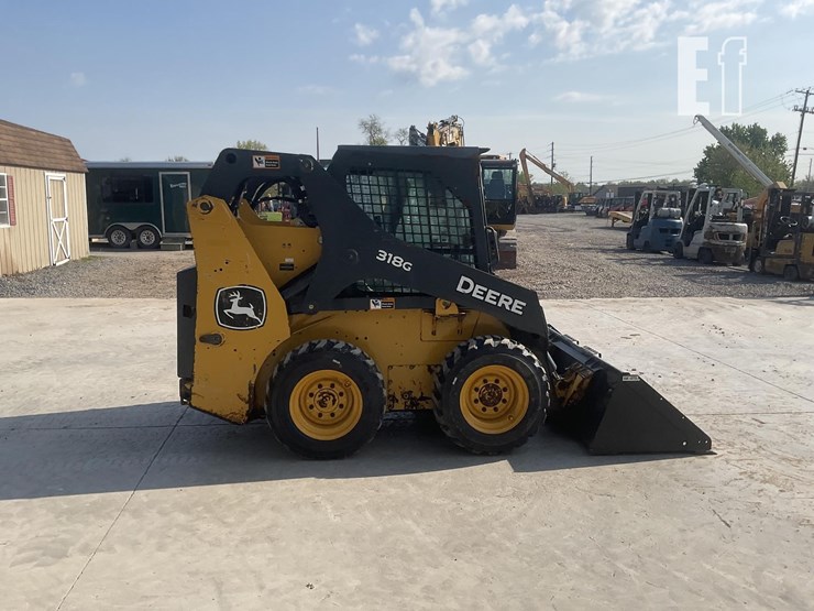 2021-deere-318g-image-5