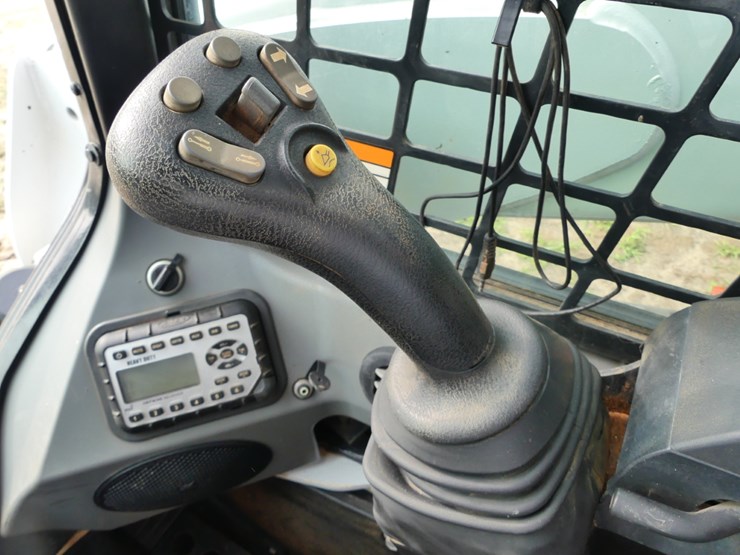 2023-bobcat-t770-image-13