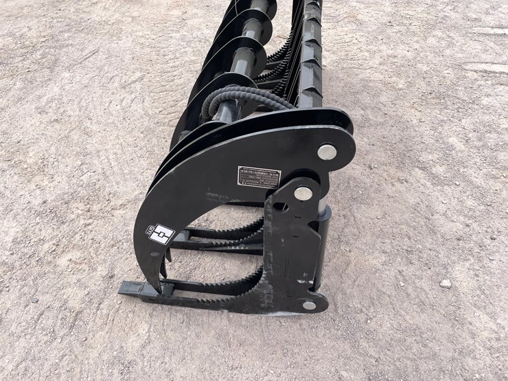 #3118-•-unused-2026-skid-steer-curved-log-grabber-image-11