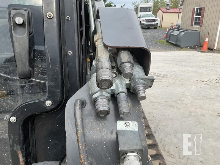 2018-new-holland-c232-image-13