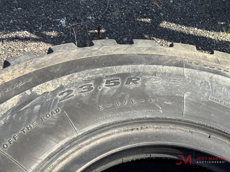 (1)-23.5r25-loader-tire-image-4