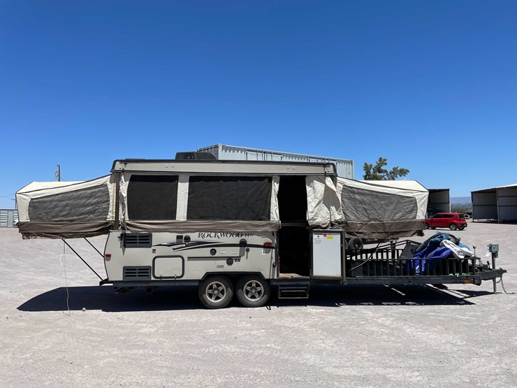 #171-•-2015-rockwood-hw-camper-(has-tx-title)-image-12