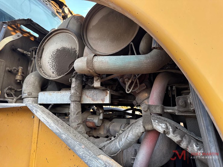 2015-caterpillar-972k-image-12