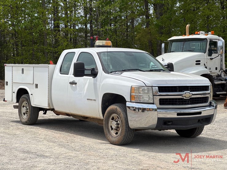 2010-chevrolet-silverado-2500-image-1