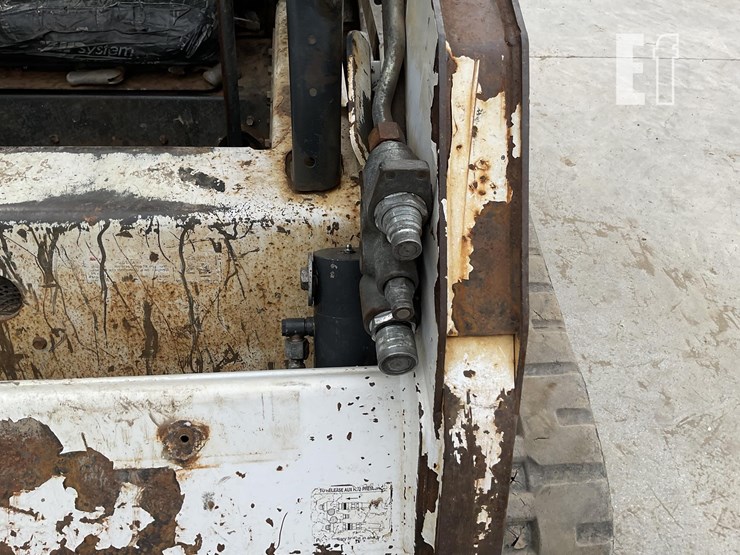 2010-bobcat-t190-image-13