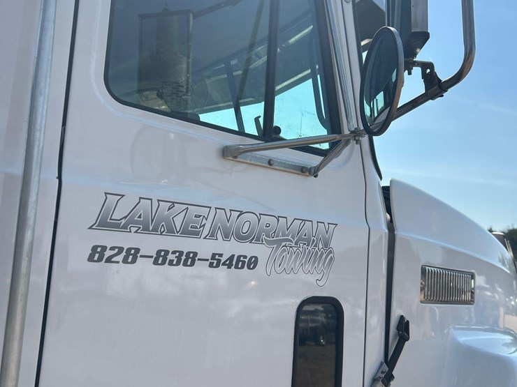 2000-mack-ch613-image-30