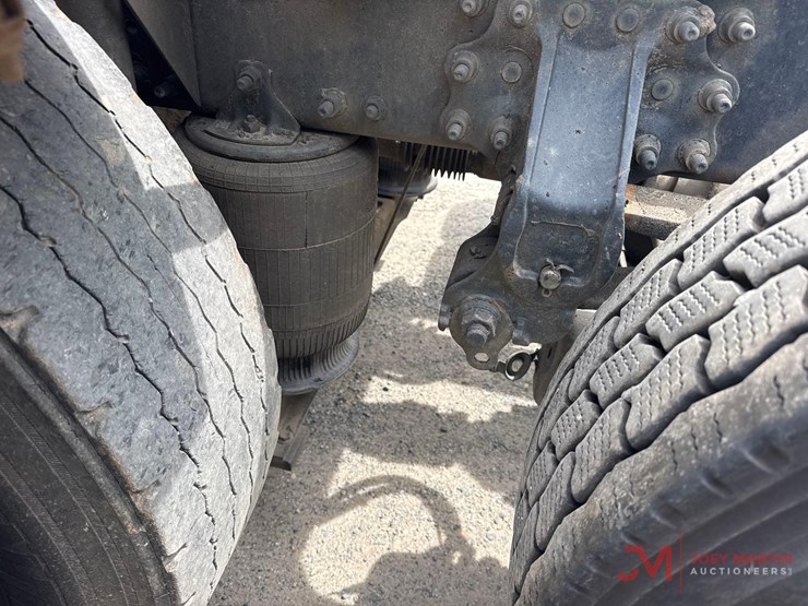 2011-mack-pinnacle-cxu613-image-16