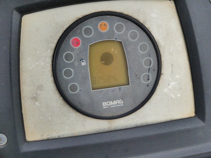2012-bomag-bw211-image-14