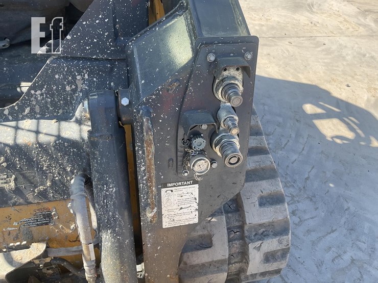 2023-deere-317g-image-13