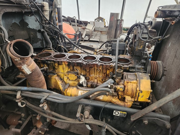2004-peterbilt-379-image-5