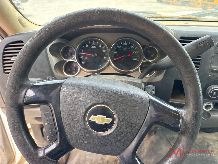2010-chevrolet-silverado-2500-image-36