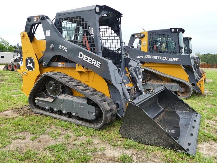 2024-deere-317g-image-2