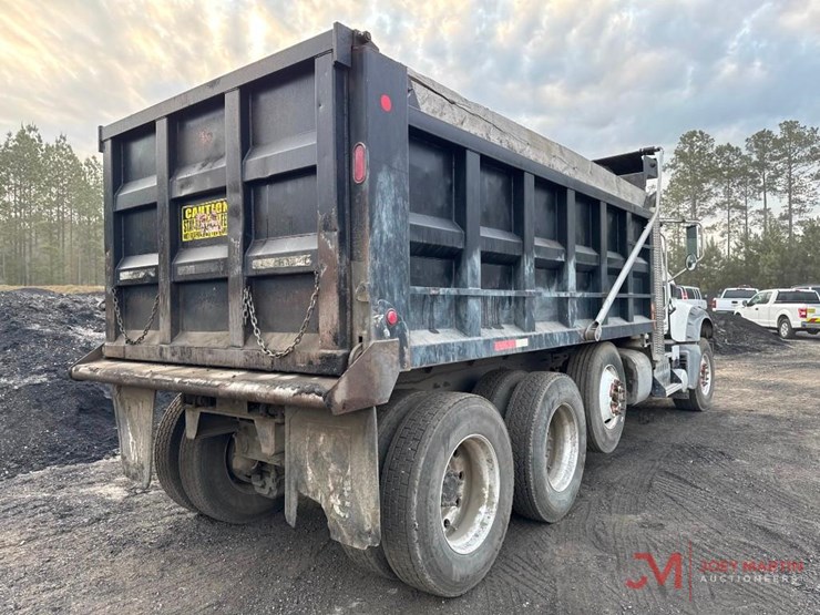 2017-mack-gu713-grantie-tri-axle-dump-truck-image-2