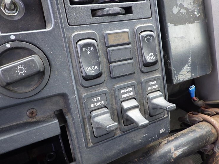 2003-freightliner-fc70-image-49