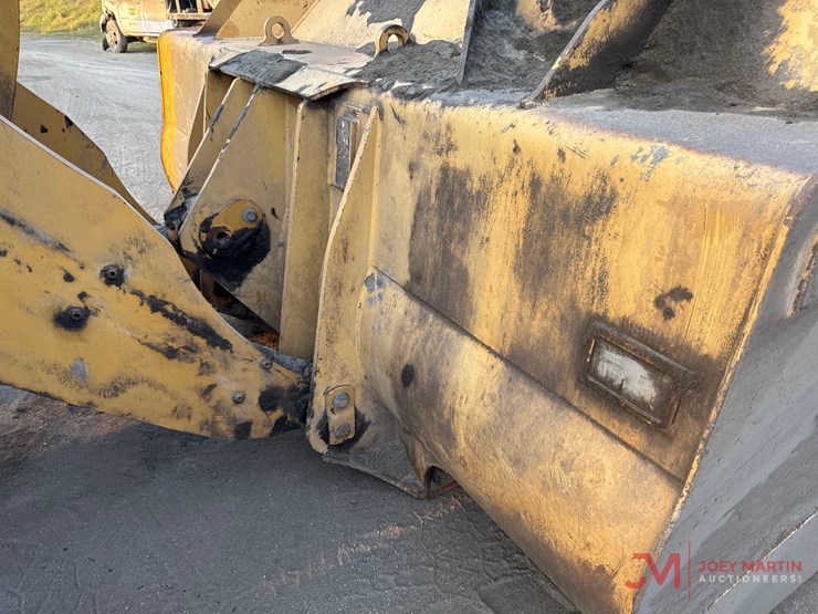 2015-caterpillar-972k-image-17