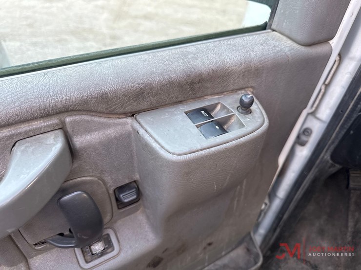 2019-gmc-cargo-van-image-12