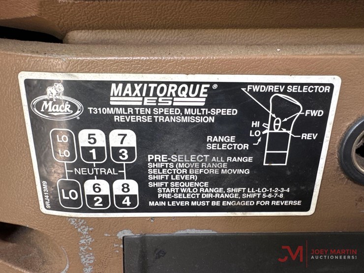 2008-mack-granite-gu713-image-38