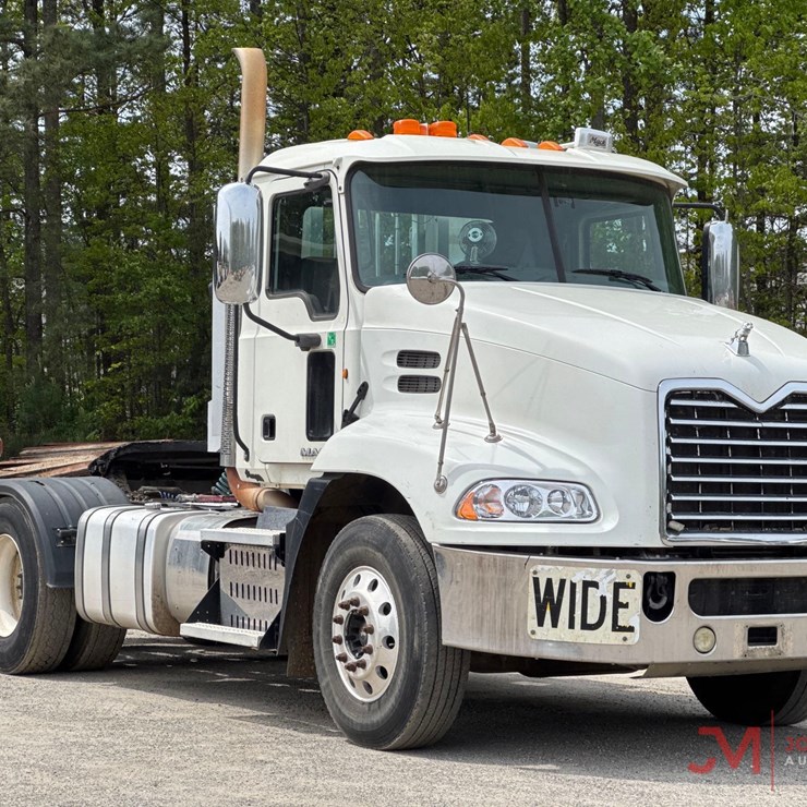 2011 MACK PINNACLE CXU613