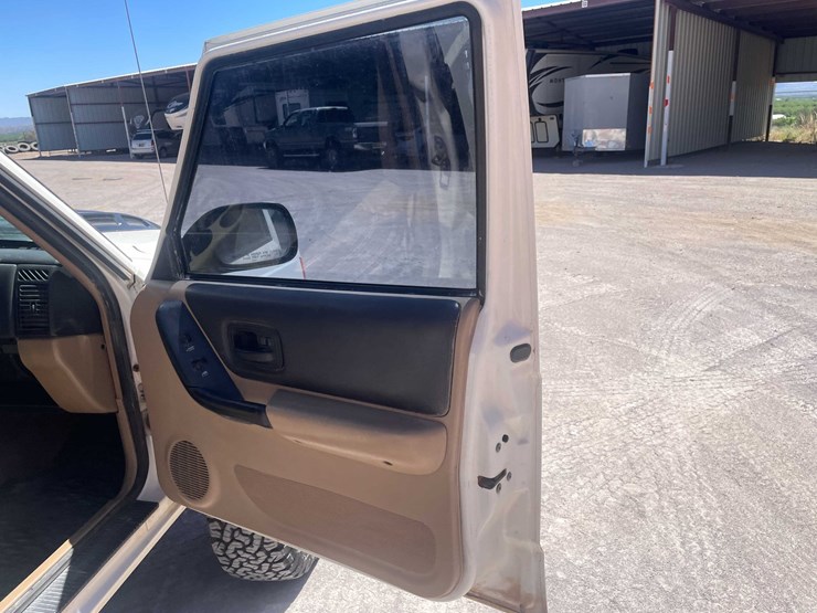 #152-•-2000-jeep-4x4-(has-tx-rebuilt-salvage-title)-image-70