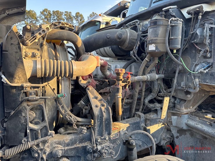2014-mack-gu713-grantie-tri-axle-dump-truck-image-21