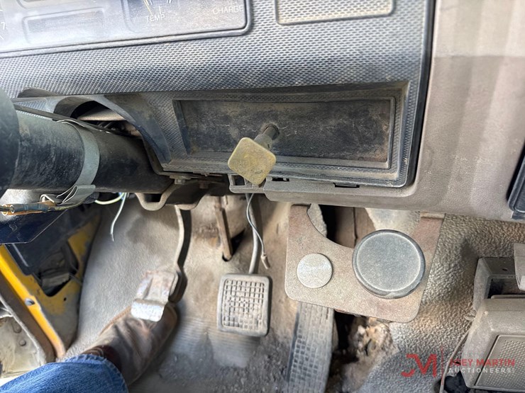 1995-ford-f800-image-26