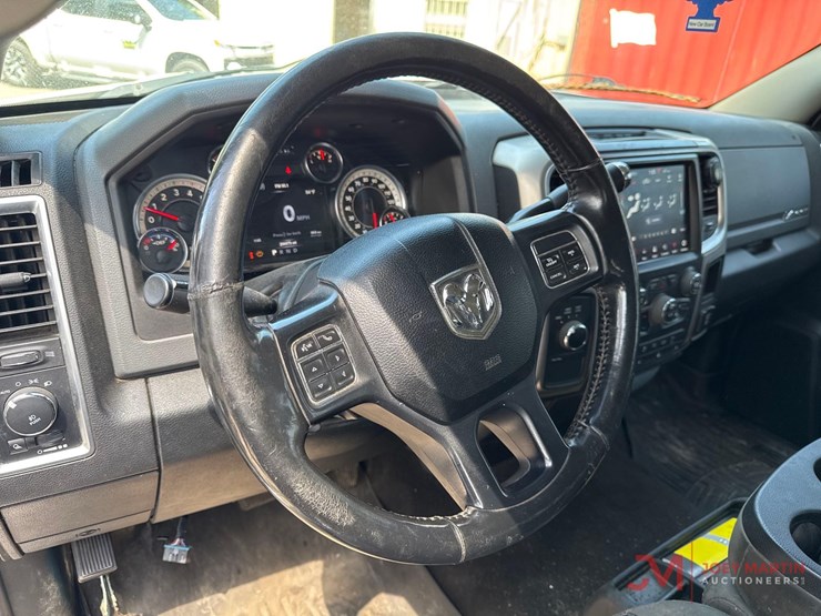 2018-dodge-2500-image-19