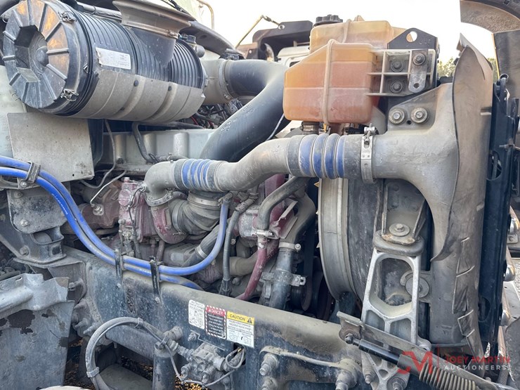 2014-mack-gu713-grantie-tri-axle-dump-truck-image-20
