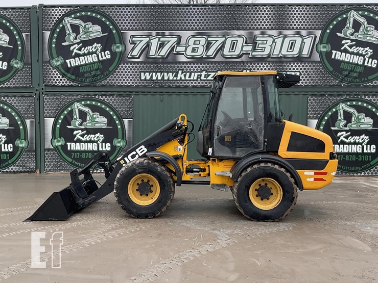 2010-jcb-409-image-1