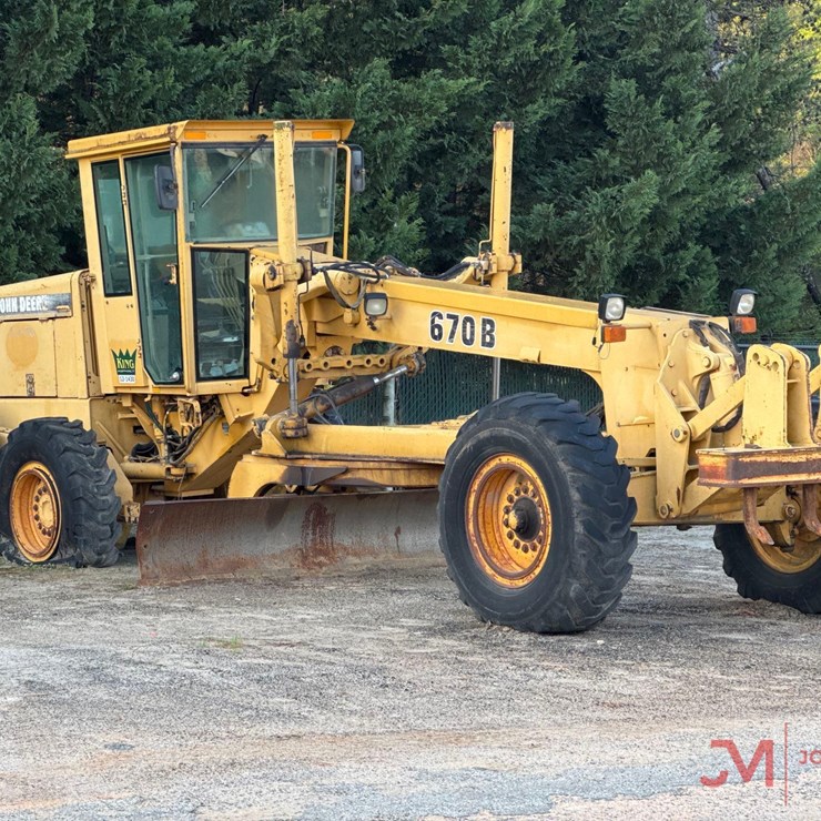 1993 DEERE 670B