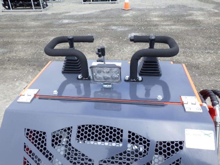 2026-tpm-t460-skid-steer-tracked-loader-image-11