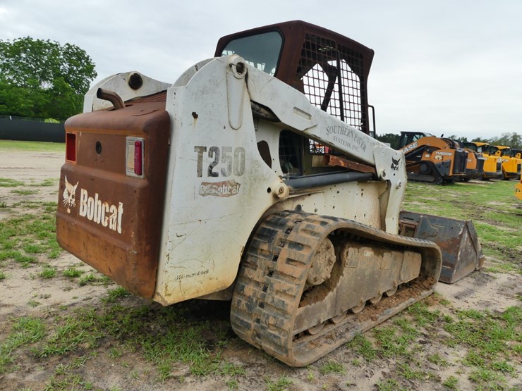 2007-bobcat-t250-image-3