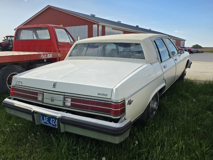 1983-buick-park-avenue-4dr-sedan-image-3